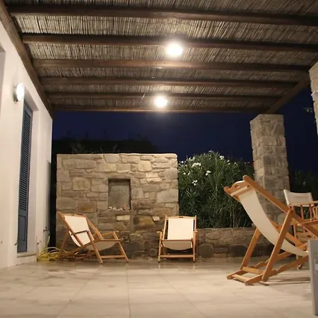 Castanea, 7 Minutes From Naousa Isterni (Paros)